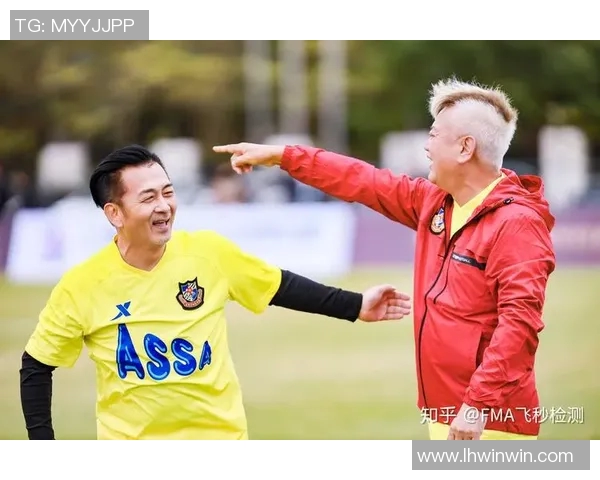 足球明星与女神合影展现魅力瞬间分享帅照背后的故事与情感