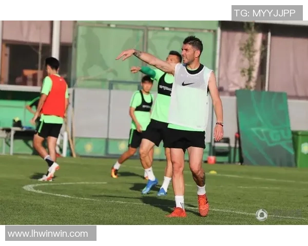 鲁尼足球明星壁纸精选展现传奇球技与个人魅力的完美结合