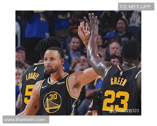 湖人勇士对决新浪直播分析精彩瞬间回顾与球员表现亮点解析 湖人勇士对决新浪直播分析精彩瞬间回顾与球员表现亮点解析